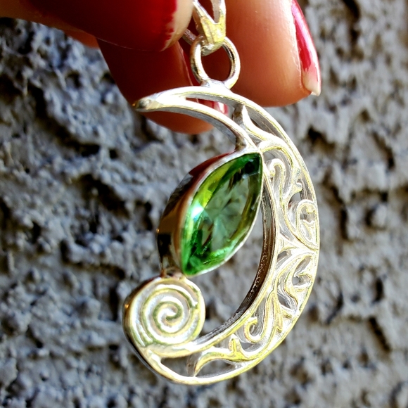 New Tsavorite Silver Crescent Moon Pendant. - Picture 7 of 15